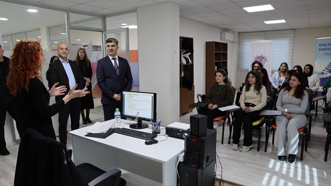 Başkan V. Şener, ‘Seyahat ve konaklama hizmetleri’ kursiyerlerini ziyaret etti