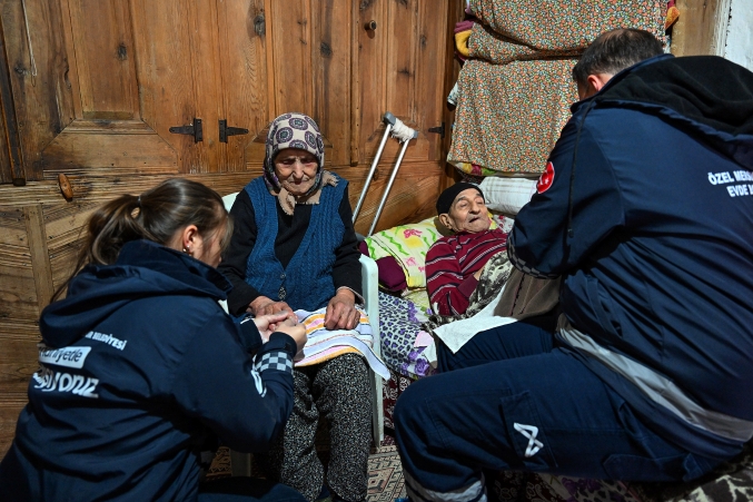 Büyükşehir evde bakım hizmetleri ile herkesin kimsesi oluyor