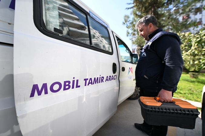 Mersin’de yaşlılara evde bakım, musluk tamiri, lamba değişimi ve kapı onarımı gibi destek hizmeti