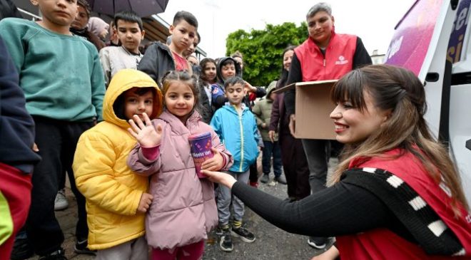 Mersin Büyükşehir’den 13 ilçede 60 bin çocuğa bayram hediyesi