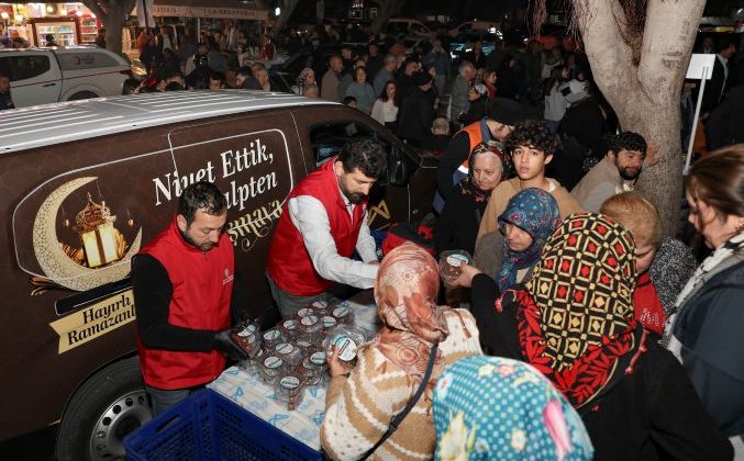 Mersin Büyükşehir’den Kadir Gecesi’nde lokma ikramı