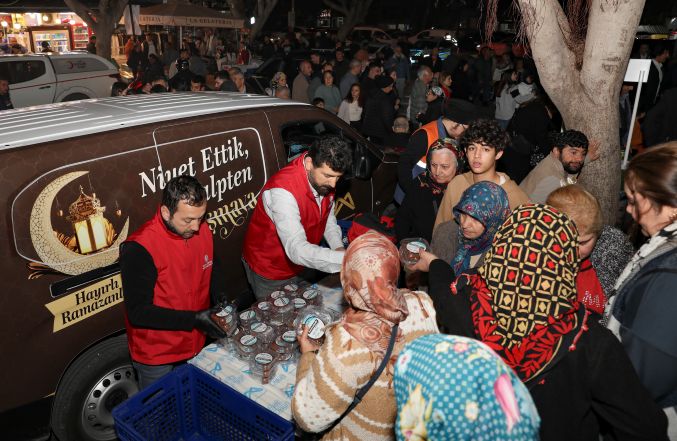 Mersin Büyükşehir’den Kadir Gecesi’nde lokma ikramı