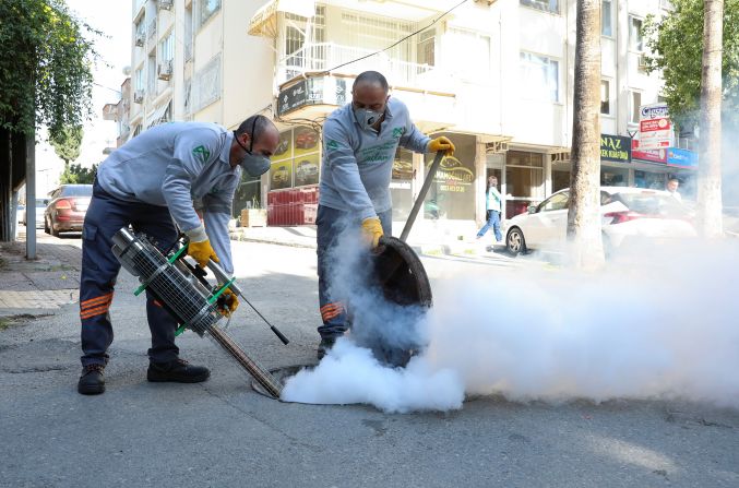 Büyükşehir, kent genelinde haşere mücadelesini sürdürüyor