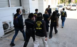 Mersin Polisi, il dışından Mersin’e gelen Kadın hırsızları kıskıvrak yakaladı