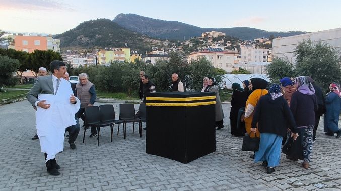 Hacı adayları için sahada eğitim: Kâbe maketiyle tavaf ve Sa’y tatbikatı