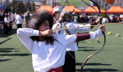 Mersin’de geleneksel okçuluk şöleni: 13 ilçeden toplam 150 sporcu katıldı