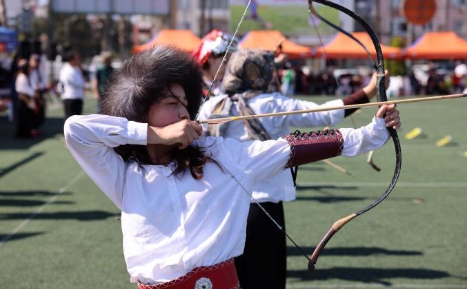 Mersin’de geleneksel okçuluk şöleni: 13 ilçeden toplam 150 sporcu katıldı