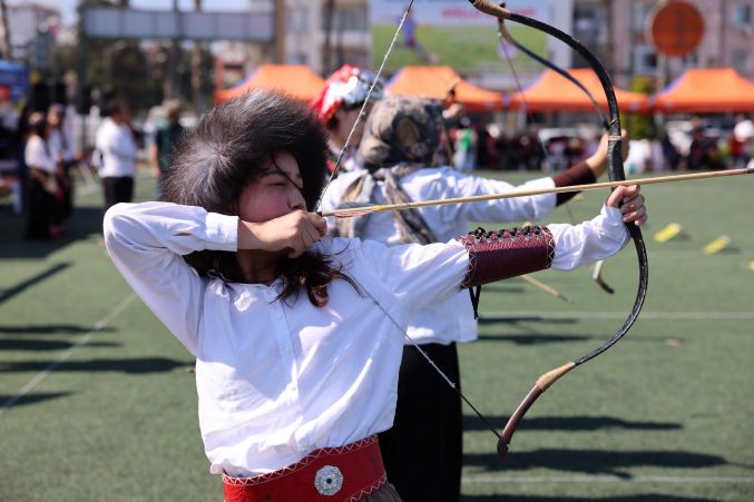 Mersin’de geleneksel okçuluk şöleni: 13 ilçeden toplam 150 sporcu katıldı