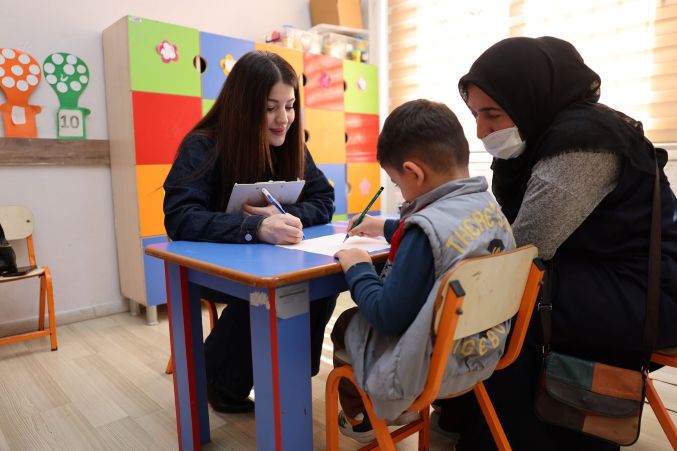 Akdeniz Belediyesi’nden çocuklardaki gelişimsel risklere karşı “Denver II” testi