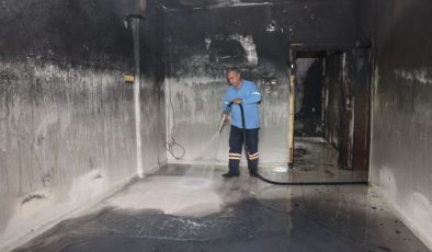 Akdeniz’in Güneş Mahallesi’nde yangının izleri siliniyor