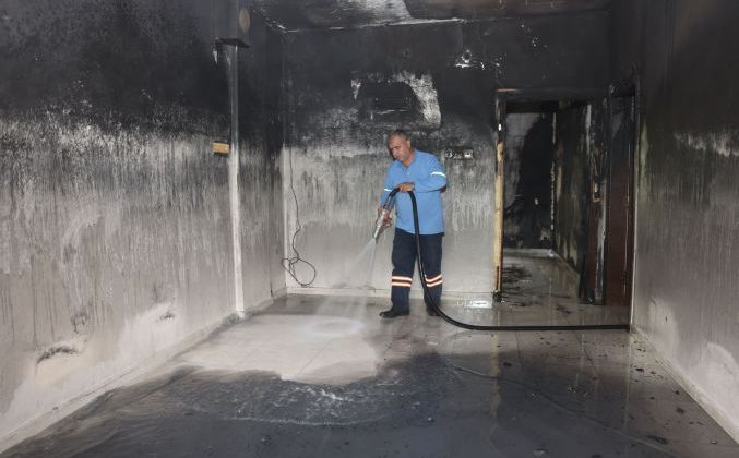 Akdeniz’in Güneş Mahallesi’nde yangının izleri siliniyor