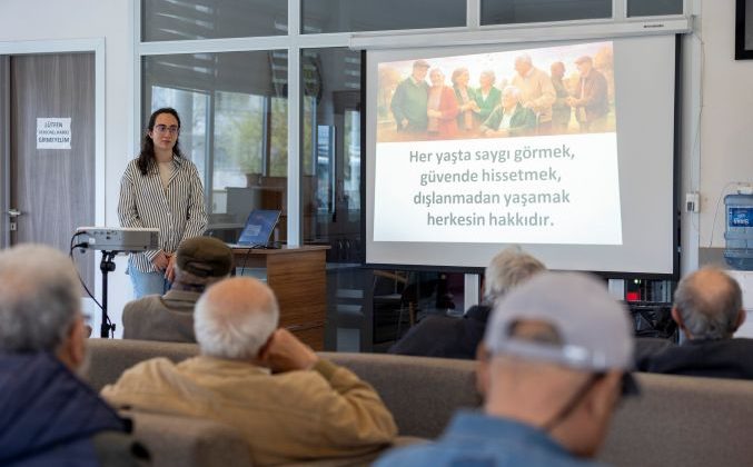 Mersin Büyükşehir Emekli Evi üyeleri akran zorbalığına karşı bilinçlendirildi