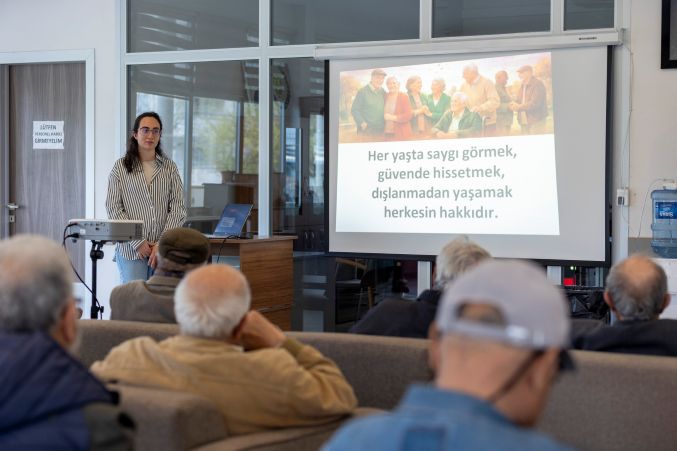 Mersin Büyükşehir Emekli Evi üyeleri akran zorbalığına karşı bilinçlendirildi