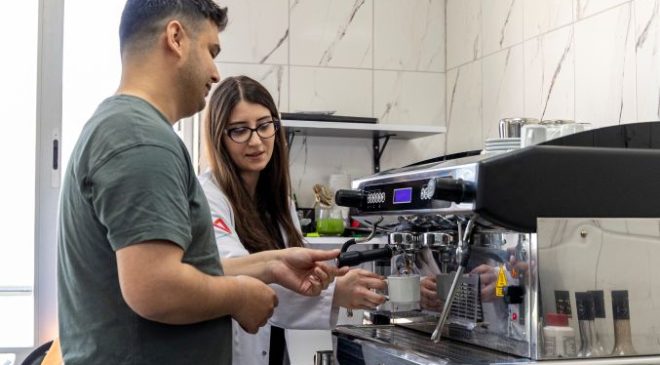 Kahve kokuları eşliğinde verilen kurs yoğun ilgi görüyor