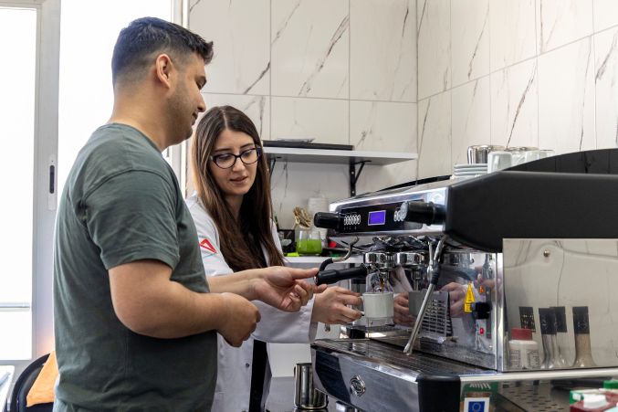 Kahve kokuları eşliğinde verilen kurs yoğun ilgi görüyor