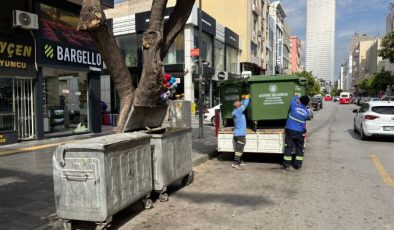 Mersin’in kent merkezinde çöp konteynerleri yenileniyor
